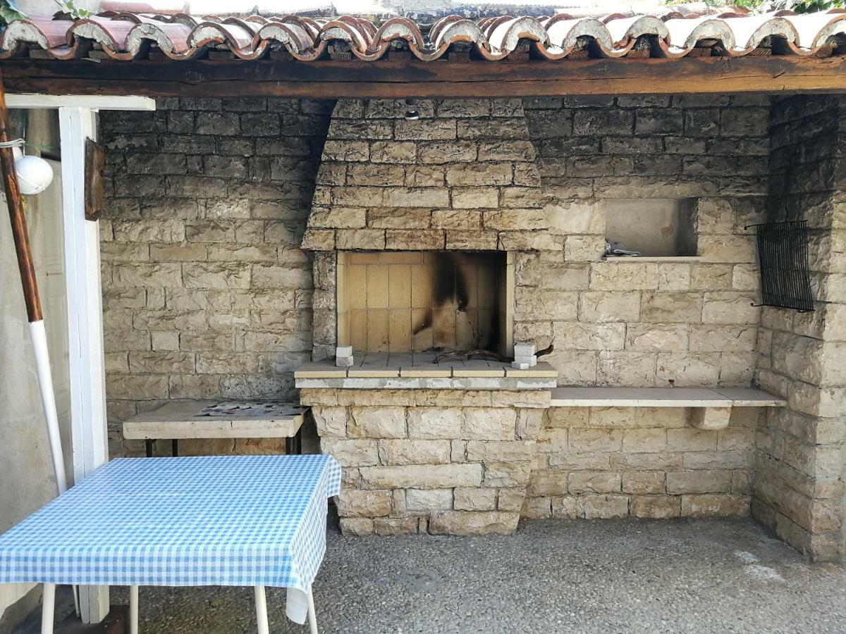 Apartman Mladenka Supetar Exterior foto