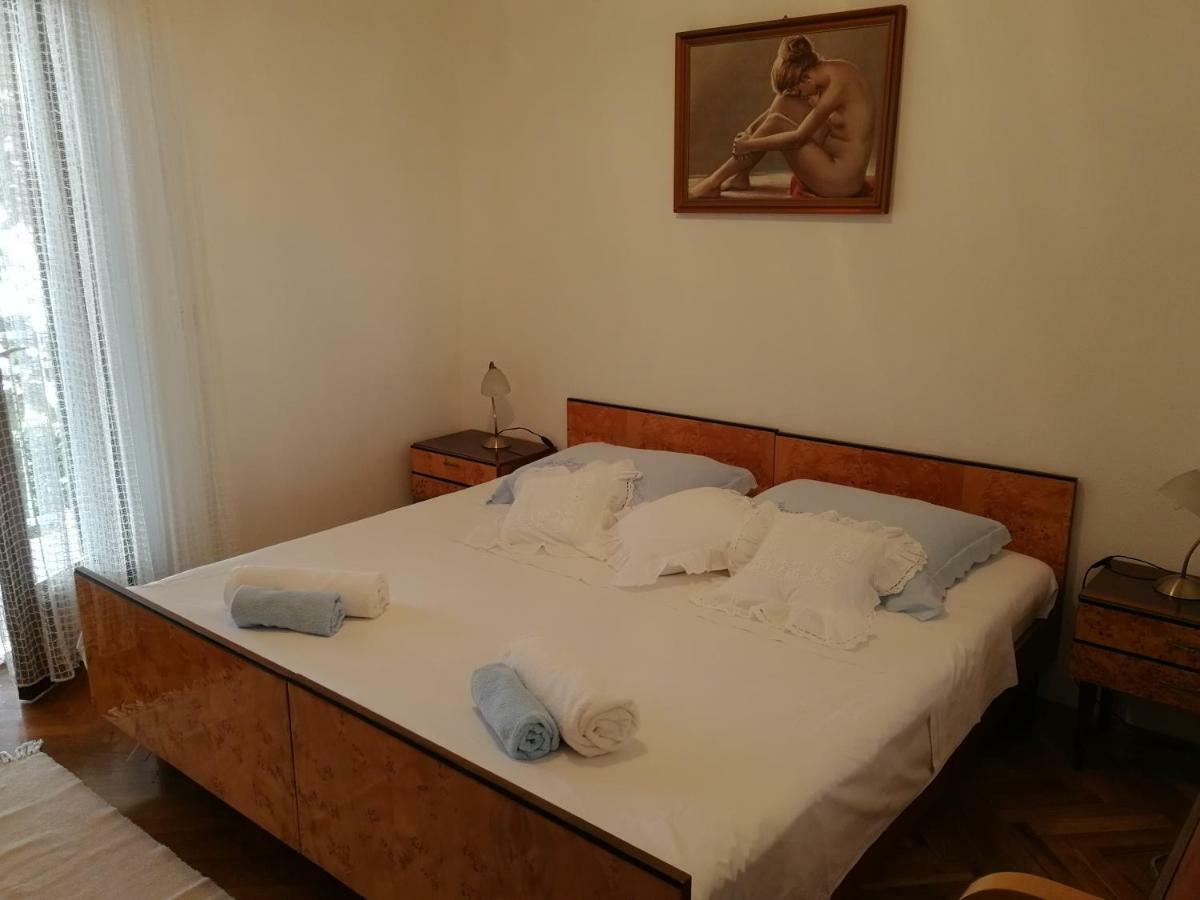 Apartman Mladenka Supetar Exterior foto